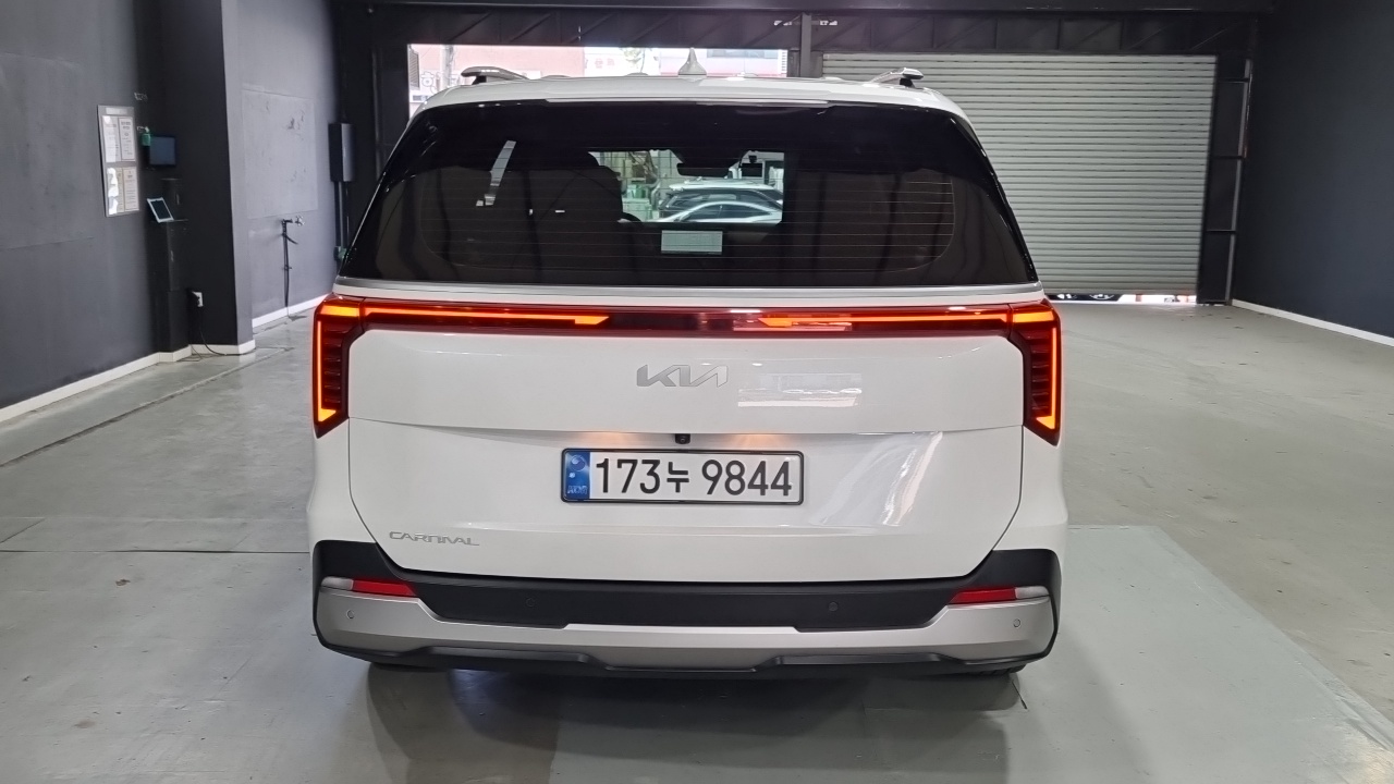 Kia Carnival (IV) Diesel 9-Seater Prestige 2025 — фото 4