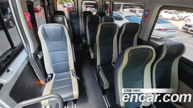 Hyundai Solati 15-seater Luxury 2024 — фото 26