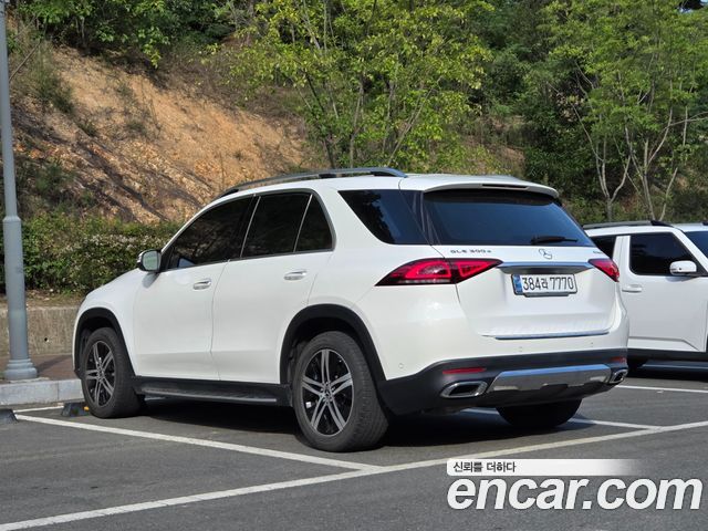Mercedes-Benz GLE-Class (W167) GLE300d 4MATIC 2019 — фото 4