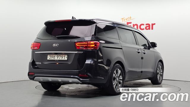 Kia Carnival 9-Seater Luxury 2019 — фото 2