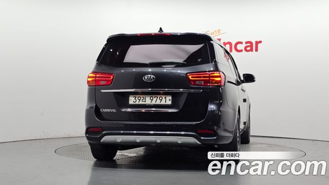 Kia Carnival 9-Seater Luxury 2019 — фото 4