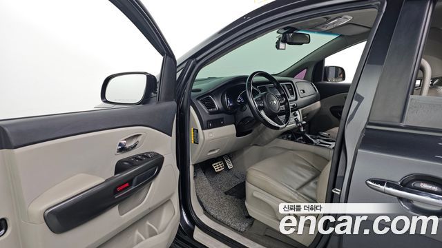 Kia Carnival 9-Seater Luxury 2019 — фото 10