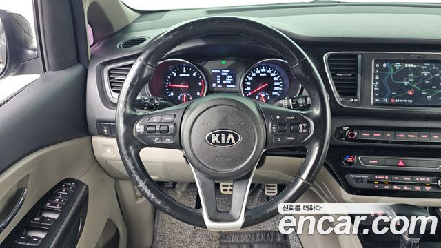 Kia Carnival 9-Seater Luxury 2019 — фото 13