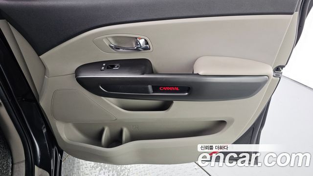 Kia Carnival 9-Seater Luxury 2019 — фото 25