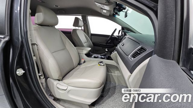 Kia Carnival 9-Seater Luxury 2019 — фото 26