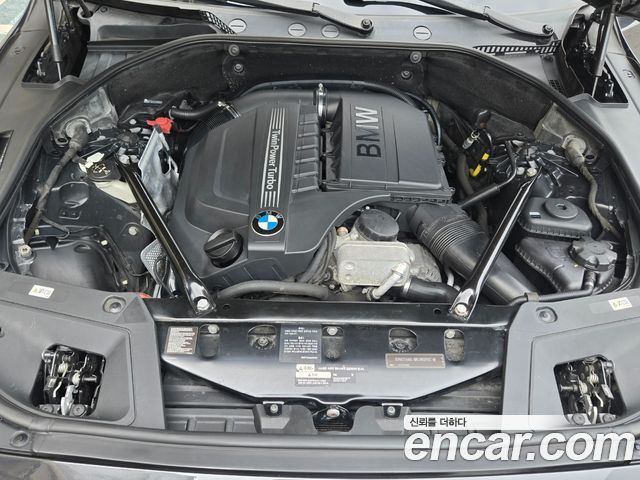 BMW 5 Series GT (F07) GT xDrive 2011 — фото 6