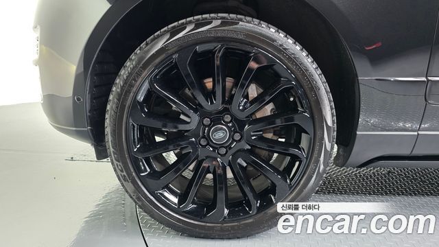 Land Rover Range Rover (IV) 4.4 SDV8 Vogue SE LWB DIESEL 2016 — фото 5