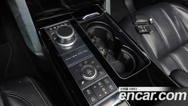 Land Rover Range Rover (IV) 4.4 SDV8 Vogue SE LWB DIESEL 2016 — фото 9