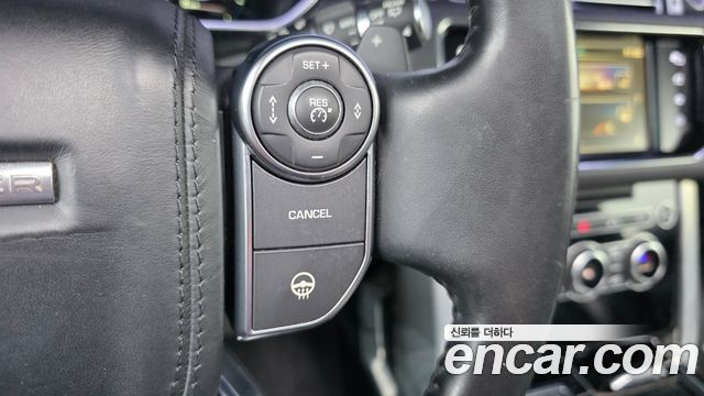 Land Rover Range Rover (IV) 4.4 SDV8 Vogue SE LWB DIESEL 2016 — фото 18