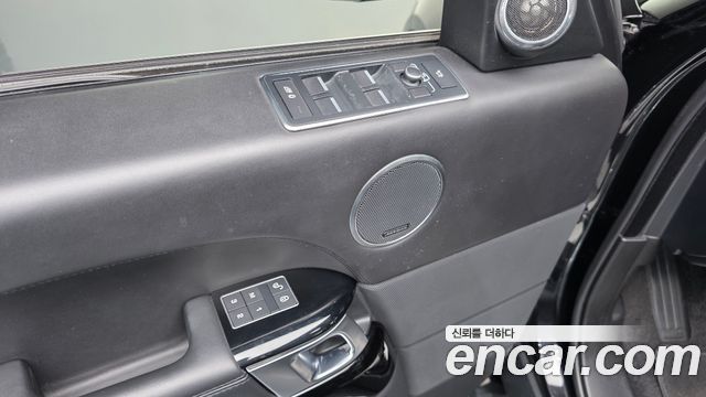 Land Rover Range Rover (IV) 4.4 SDV8 Vogue SE LWB DIESEL 2016 — фото 19