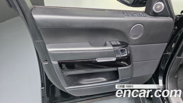 Land Rover Range Rover (IV) 4.4 SDV8 Vogue SE LWB DIESEL 2016 — фото 24