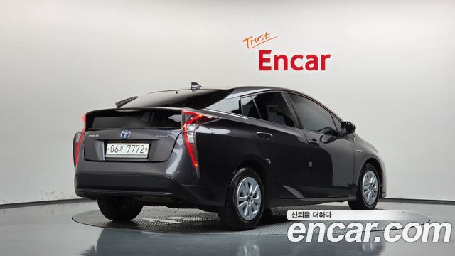 Toyota Prius (IV) 1.8 E 2017 — фото 2