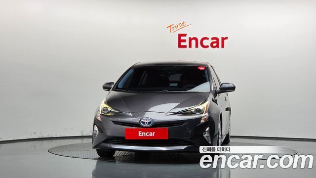 Toyota Prius (IV) 1.8 E 2017 — фото 3