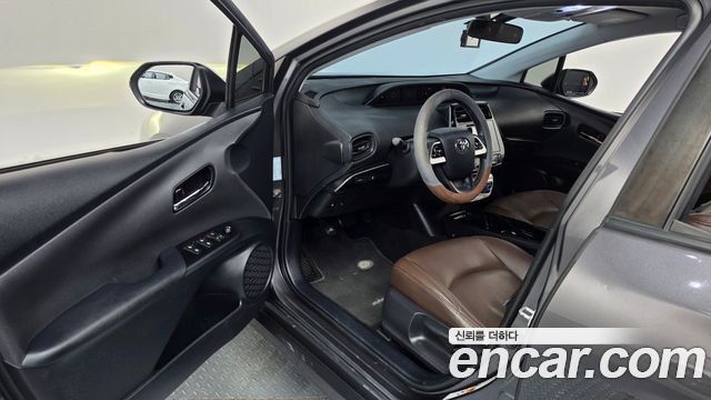 Toyota Prius (IV) 1.8 E 2017 — фото 10
