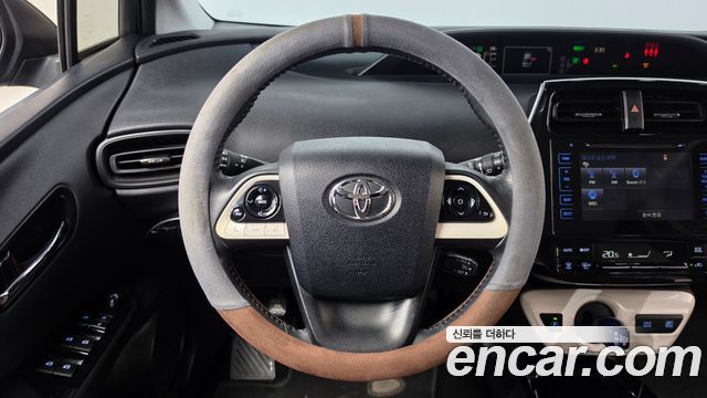 Toyota Prius (IV) 1.8 E 2017 — фото 13