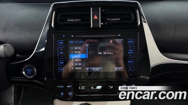 Toyota Prius (IV) 1.8 E 2017 — фото 15