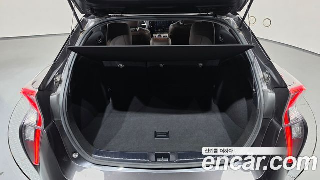 Toyota Prius (IV) 1.8 E 2017 — фото 20