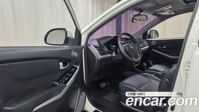 KG Mobility (SsangYong) Korando C 2.0 CVT 2WD Deluxe 2015 — фото 10