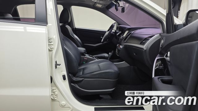 KG Mobility (SsangYong) Korando C 2.0 CVT 2WD Deluxe 2015 — фото 26