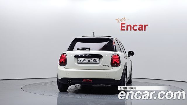 MINI Cooper D 5Door Mid 3rd 2016 — фото 4