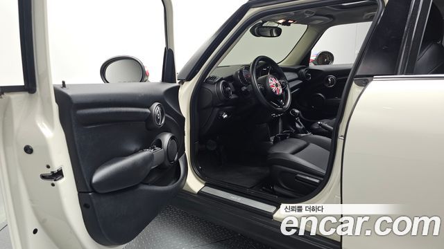 MINI Cooper D 5Door Mid 3rd 2016 — фото 10