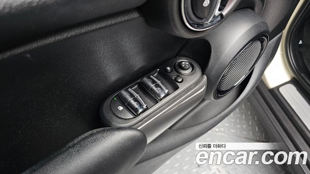MINI Cooper D 5Door Mid 3rd 2016 — фото 17