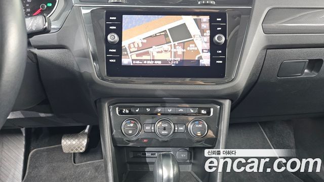 Volkswagen Tiguan (II) 2.0 TDI Premium 2020 — фото 13