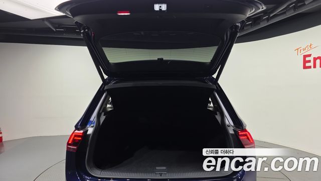 Volkswagen Tiguan (II) 2.0 TDI Premium 2020 — фото 18