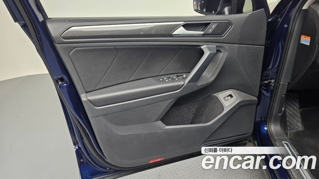Volkswagen Tiguan (II) 2.0 TDI Premium 2020 — фото 19