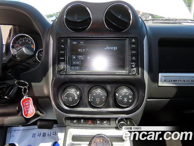 Jeep Compass 2.4 Limited 1st 2016 — фото 16