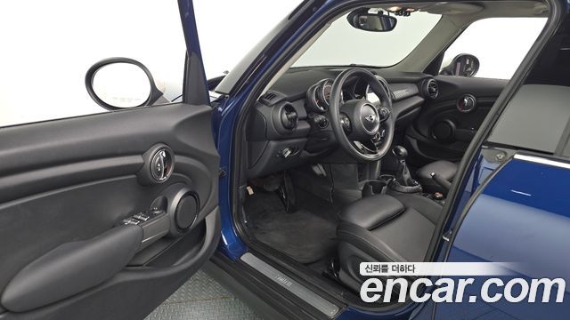 MINI Cooper D 5Door Mid 3rd 2015 — фото 10
