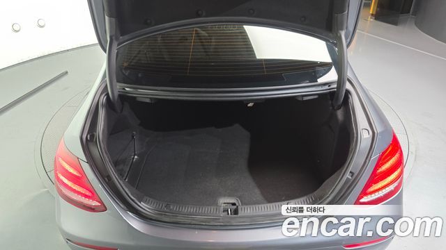 Mercedes-Benz E-Class (W213) E220d Avantgarde 2019 — фото 20