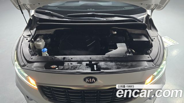 Kia Carnival Gasoline 9-Seater Noblesse Special 2019 — фото 6