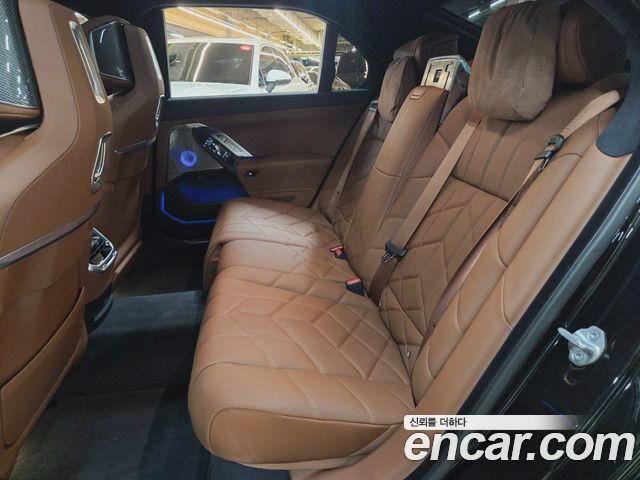 BMW i7 (G70) M70 xDrive M Performance 2024 — фото 16