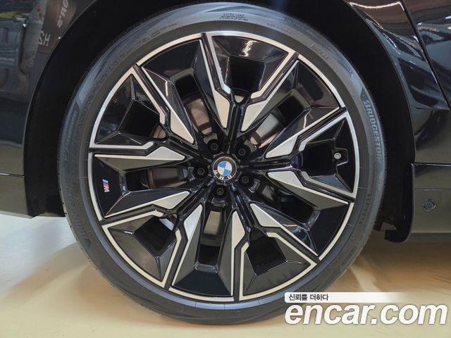 BMW i7 (G70) M70 xDrive M Performance 2024 — фото 23