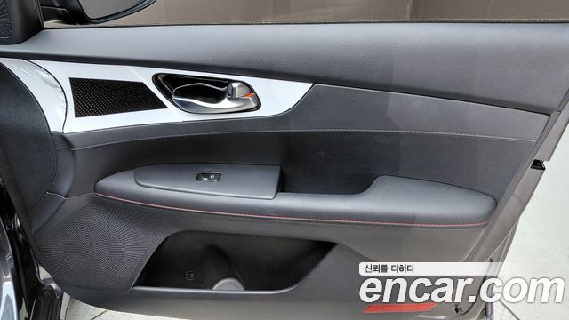 Kia K3 (II) 1.6 Turbo GT 5Door Signature 2022 — фото 25