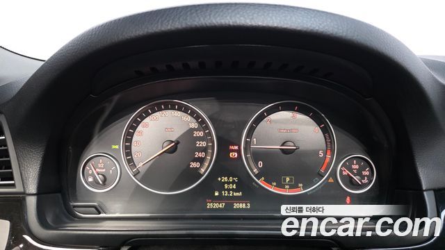 BMW 5 Series (F10) 520d 2011 — фото 8