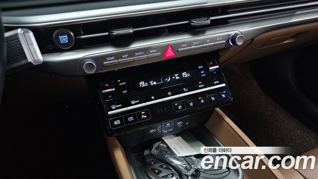 Hyundai Grandeur (GN7) 2,5 Gasoline 2WD Exclusive 2023 — фото 17