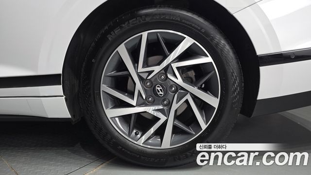 Hyundai Grandeur (GN7) 2,5 Gasoline 2WD Exclusive 2023 — фото 21