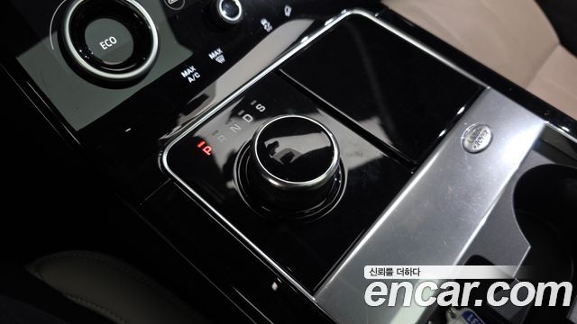 Land Rover Range Rover Velar 3.0 D300 R-Dynamic SE 2019 — фото 9