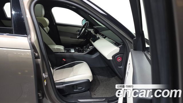 Land Rover Range Rover Velar 3.0 D300 R-Dynamic SE 2019 — фото 11