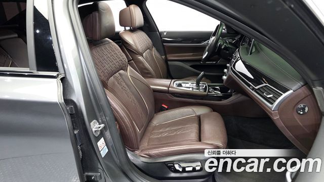 BMW 7 Series (G11) 740d xDrive M Sport 2018 — фото 11