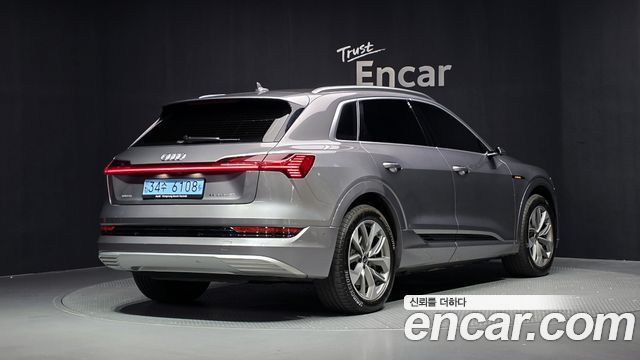 Audi e-tron 55 Quattro 2023 — фото 2