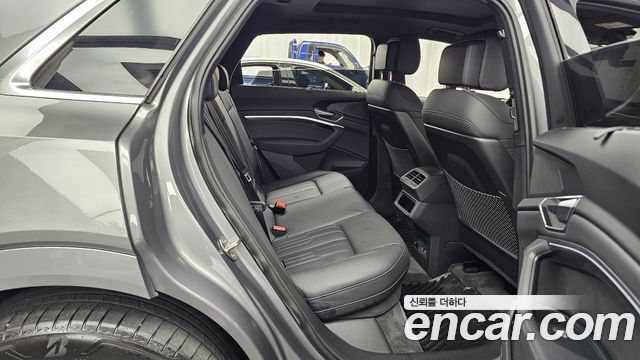 Audi e-tron 55 Quattro 2023 — фото 12