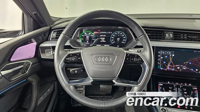 Audi e-tron 55 Quattro 2023 — фото 13