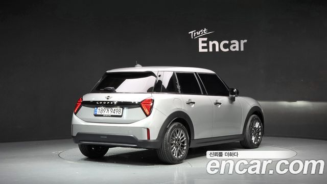 MINI Cooper C (IV) 5Door Essential 2025 — фото 2