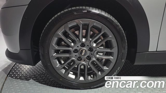 MINI Cooper C (IV) 5Door Essential 2025 — фото 5