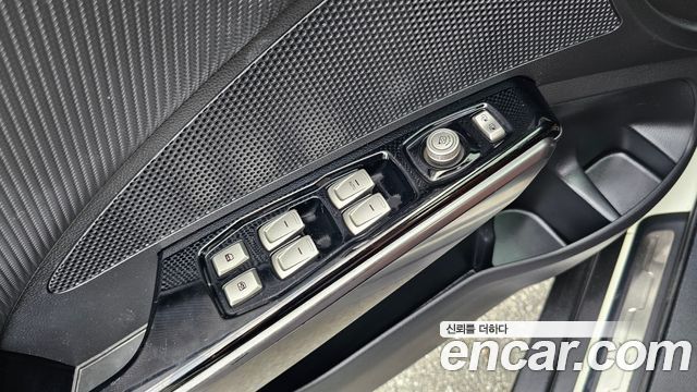 KG Mobility (SsangYong) Tivoli LX 2WD 2017 — фото 31