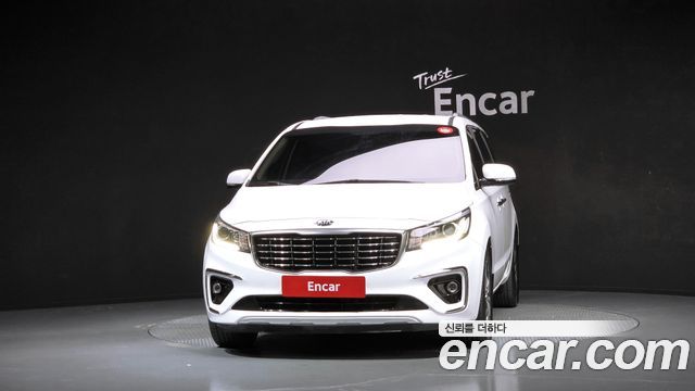 Kia Carnival 9-Seater Prstige 2019 — фото 3