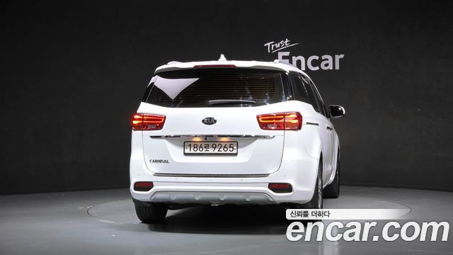 Kia Carnival 9-Seater Prstige 2019 — фото 4